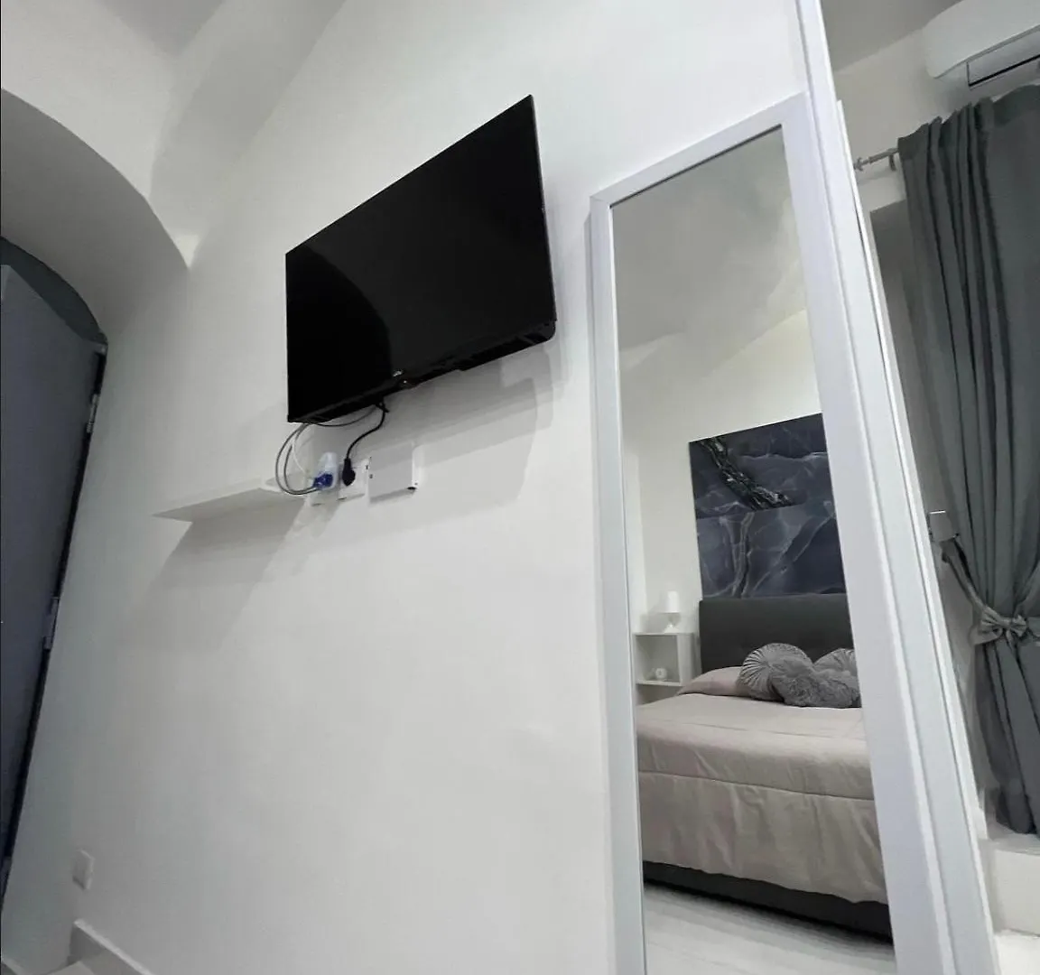 Holiday home Casa Vacanza Via Toledo Naples Italy